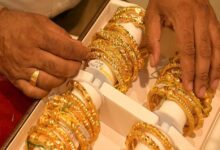 Gold Price Crash: रिकॉर्ड हाई से ₹37,000 टूटा सोना, क्या खरीदारी का यही है सबसे अच्छा मौका?