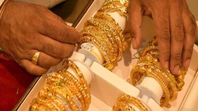 Gold Price Crash: रिकॉर्ड हाई से ₹37,000 टूटा सोना, क्या खरीदारी का यही है सबसे अच्छा मौका?