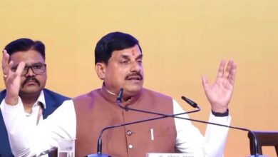 मुख्यमंत्री डॉ. यादव के हाथों सम्मानित होकर खुश हैँ भाभरा के किसान मुख्यमंत्री डॉ. यादव के हाथों सम्मानित होकर खुश हैँ भाभरा के किसान