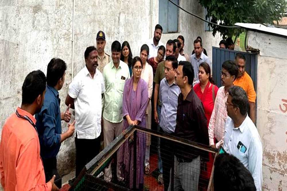 ओडिशा के मंत्रीनाइक ने मुगलिया हाट गांव में ग्रामीण पेयजल व्यवस्था का किया अवलोकन ओडिशा के मंत्रीनाइक ने मुगलिया हाट गांव में ग्रामीण पेयजल व्यवस्था का किया अवलोकन