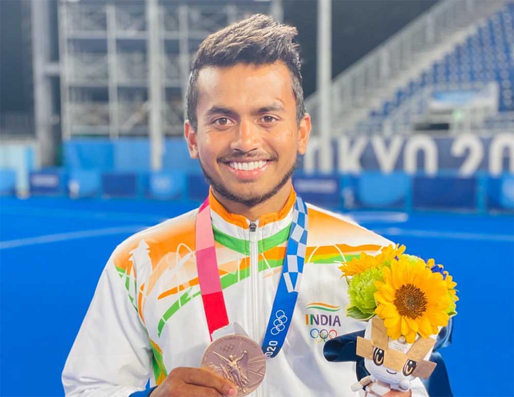 विश्व कप के रण में मध्यप्रदेश का गौरव: हॉकी इंडिया की विश्व कप टीम में हॉकी अकादमी के एसोसिएट खिलाड़ी विवेक सागर प्रसाद का चयन विश्व कप के रण में मध्यप्रदेश का गौरव: हॉकी इंडिया की विश्व कप टीम में हॉकी अकादमी के एसोसिएट खिलाड़ी विवेक सागर प्रसाद का चयन
