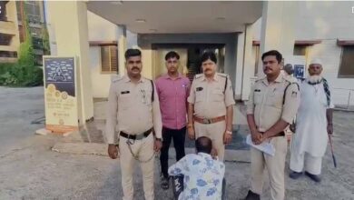 थाना निशातपुरा पुलिस की बड़ी कार्यवाही, कुख्यात 10000/-रुपये का इनामी बदमाश काला उर्फ नजफ ईरानी गिरफ्तार थाना निशातपुरा पुलिस की बड़ी कार्यवाही, कुख्यात 10000/-रुपये का इनामी बदमाश काला उर्फ नजफ ईरानी गिरफ्तार