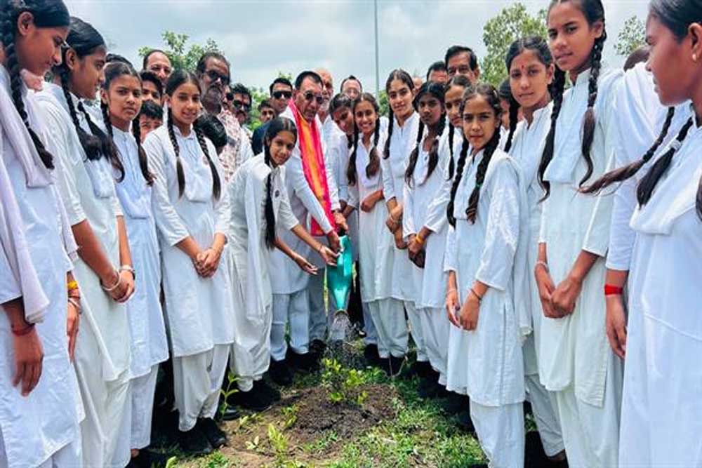 भावी पीढ़ी के लिए हरित मध्यप्रदेश का निर्माण हमारी प्राथमिकता: राज्यमंत्री पंवार भावी पीढ़ी के लिए हरित मध्यप्रदेश का निर्माण हमारी प्राथमिकता: राज्यमंत्री पंवार