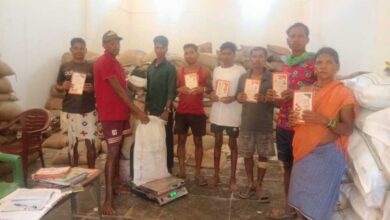 नारायणपुर जिला प्रशासन की अनूठी पहल- दुर्गम वनांचल गांवों तक ट्रैक्टर से पहुंचाया गया
