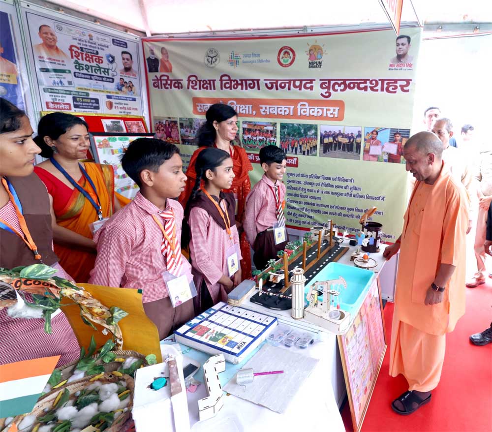 बेटी और व्यापारी की सुरक्षा से खिलवाड़ करने वालों की जगह है जेल या जहन्नुम में – सीएम योगी बेटी और व्यापारी की सुरक्षा से खिलवाड़ करने वालों की जगह है जेल या जहन्नुम में – सीएम योगी