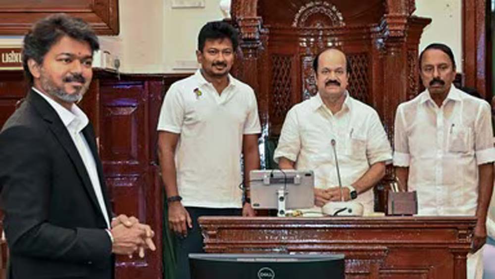 234 विधायकों को सरकारी कार देने पर घमासान, DMK के 59 विधायकों ने ठुकराया ऑफर 234 विधायकों को सरकारी कार देने पर घमासान, DMK के 59 विधायकों ने ठुकराया ऑफर