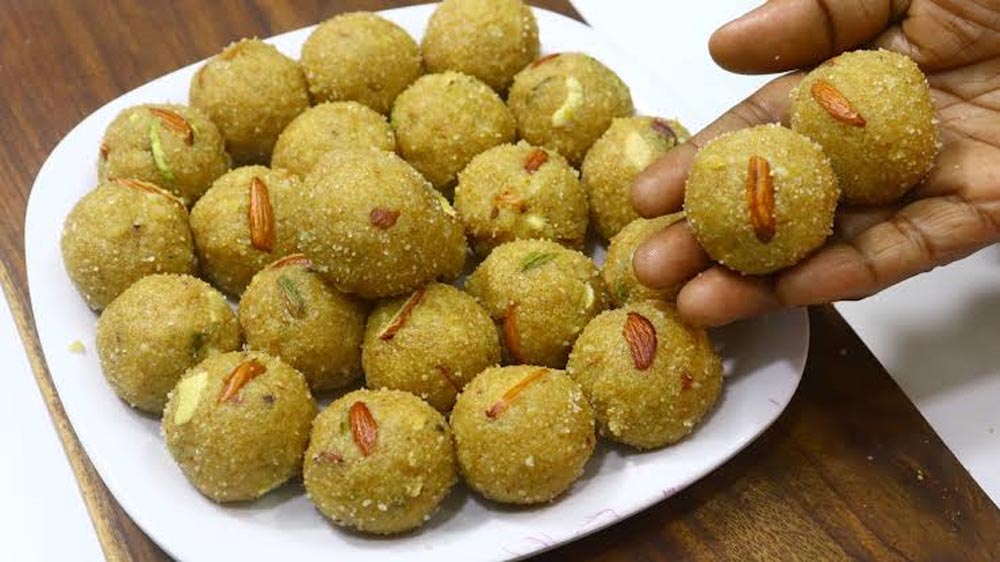 मूंग दाल मलाई लड्डू की आसान रेसिपी, स्वाद में हलवे से भी लगेंगे लाजवाब मूंग दाल मलाई लड्डू की आसान रेसिपी, स्वाद में हलवे से भी लगेंगे लाजवाब
