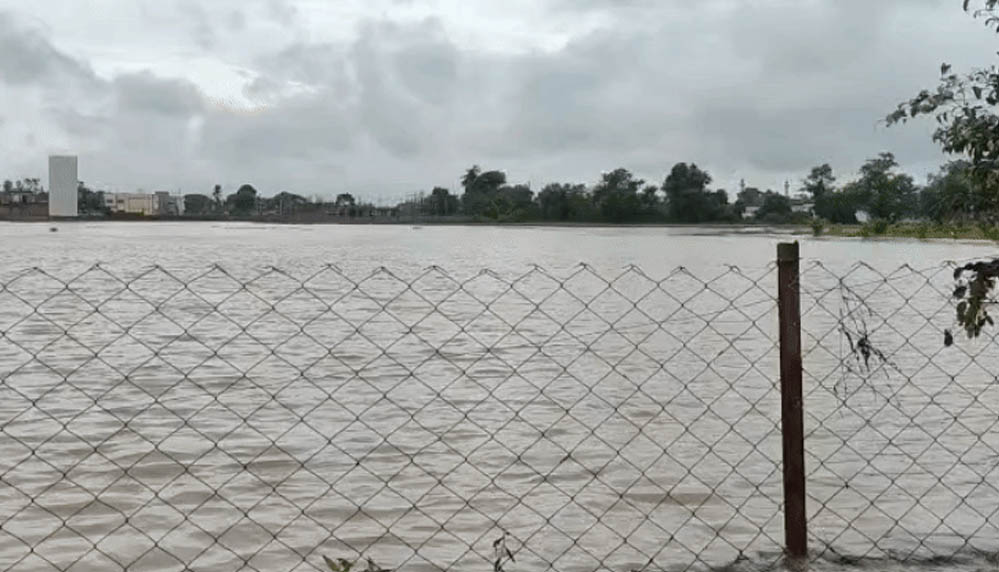 भोपाल में 24 घंटे में 7 इंच बारिश, कलियासोत-केरवा-कोलार डैम में बढ़ा पानी; 50+ इलाकों में जलभराव भोपाल में 24 घंटे में 7 इंच बारिश, कलियासोत-केरवा-कोलार डैम में बढ़ा पानी; 50+ इलाकों में जलभराव