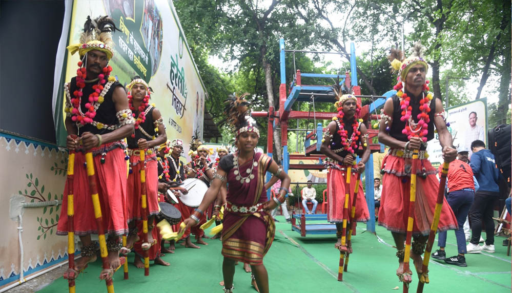 विशेष लेख:छत्तीसगढ़ का लोक-पर्व: हरेली तिहार विशेष लेख:छत्तीसगढ़ का लोक-पर्व: हरेली तिहार