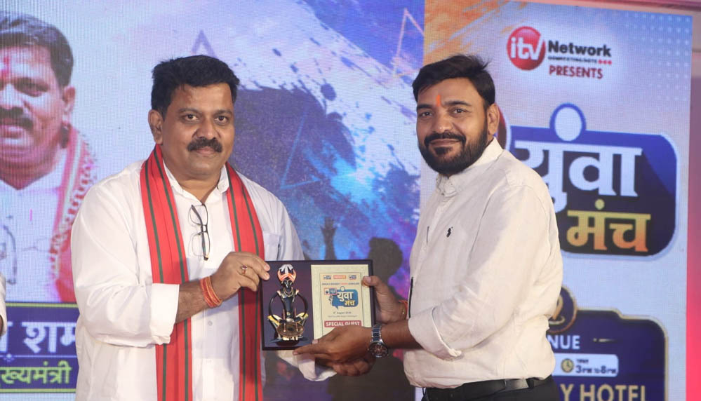 उपमुख्यमंत्री ने पंचायत सचिवों के शासकीयकरण पर दिए सकारात्मक संकेत उपमुख्यमंत्री ने पंचायत सचिवों के शासकीयकरण पर दिए सकारात्मक संकेत