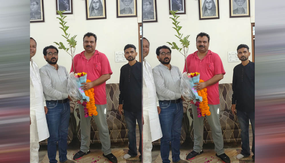 सतना विधायक सिद्धार्थ सिंह कुशवाहा डब्बू जी की उपस्थिति में योगेश तिवारी ने लगाया पौधा सतना विधायक सिद्धार्थ सिंह कुशवाहा डब्बू जी की उपस्थिति में योगेश तिवारी ने लगाया पौधा