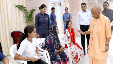 घबराइए मत, कराएंगे हर समस्या का समाधान: सीएम योगी घबराइए मत, कराएंगे हर समस्या का समाधान: सीएम योगी