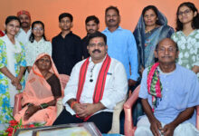 रायपुर: तीन बहनों ने एक साथ पास की नीट परीक्षा, उप मुख्यमंत्री विजय शर्मा ने घर पहुंचकर दी बधाई