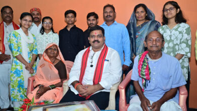 रायपुर: तीन बहनों ने एक साथ पास की नीट परीक्षा, उप मुख्यमंत्री विजय शर्मा ने घर पहुंचकर दी बधाई