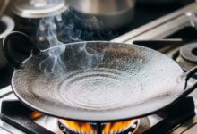 गर्म तवे पर पानी डालना क्यों माना जाता है अशुभ? जानिए वास्तु मान्यता