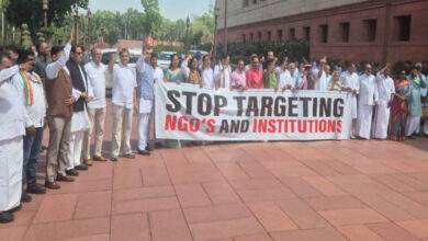 FCRA बिल पर विपक्ष में दरार! कांग्रेस ने वापसी की मांग की, TMC-DMK ने अपनाई अलग राह FCRA बिल पर विपक्ष में दरार! कांग्रेस ने वापसी की मांग की, TMC-DMK ने अपनाई अलग राह