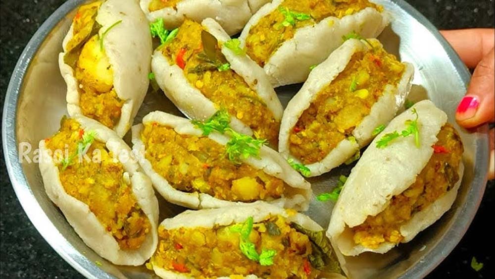रोटी-सब्जी से बोर हैं तो बनाएं यूपी का स्वादिष्ट चावल-आलू फरा रोटी-सब्जी से बोर हैं तो बनाएं यूपी का स्वादिष्ट चावल-आलू फरा