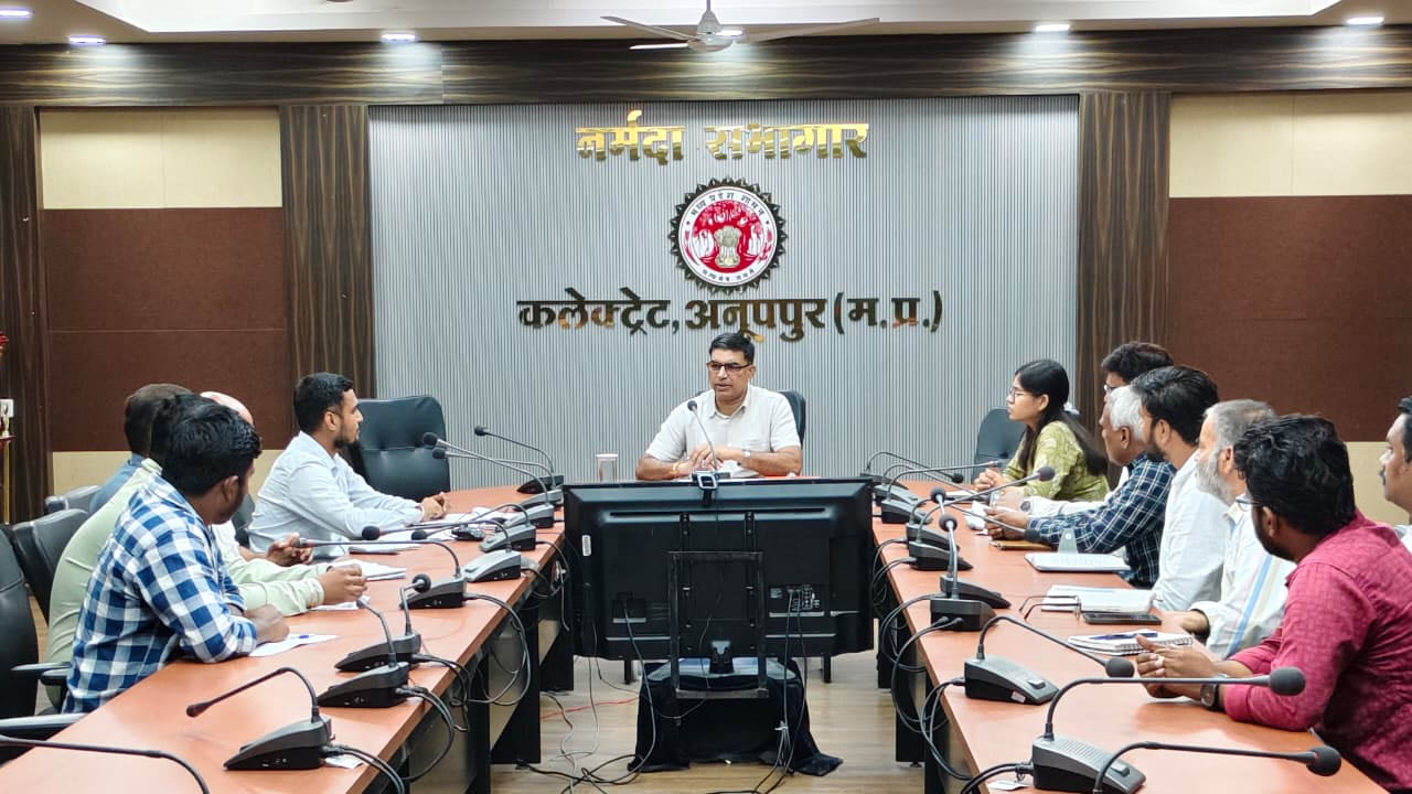 रेलवे ओवरब्रिज का कार्य गंभीरता एवं रुचि के साथ शीघ्र पूर्ण करें अधिकारी- कलेक्टर झा रेलवे ओवरब्रिज का कार्य गंभीरता एवं रुचि के साथ शीघ्र पूर्ण करें अधिकारी- कलेक्टर झा