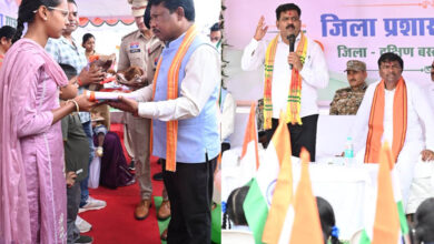 श्यामगिरी में शहीद पूर्व विधायक स्व. भीमा मंडावी को उप मुख्यमंत्री विजय शर्मा और वन मंत्री केदार कश्यप ने दी श्रद्धांजलि श्यामगिरी में शहीद पूर्व विधायक स्व. भीमा मंडावी को उप मुख्यमंत्री विजय शर्मा और वन मंत्री केदार कश्यप ने दी श्रद्धांजलि