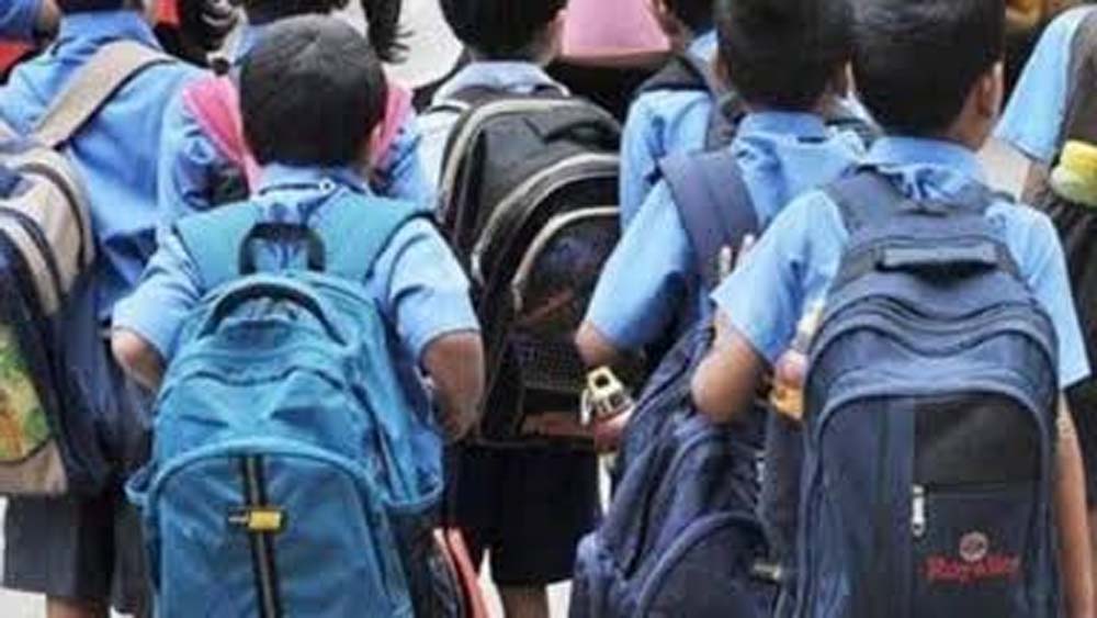 बारिश में स्कूलों की सुरक्षा को लेकर सख्ती, छात्रों के आने से पहले शिक्षकों को परिसर जांचने के निर्देश बारिश में स्कूलों की सुरक्षा को लेकर सख्ती, छात्रों के आने से पहले शिक्षकों को परिसर जांचने के निर्देश