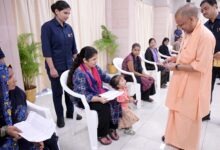सीएम योगी और बच्ची के बीच संवाद से खिलखिला उठे हॉल में मौजूद लोग, सभी ने सीएम के वात्सल्य की प्रशंसा की