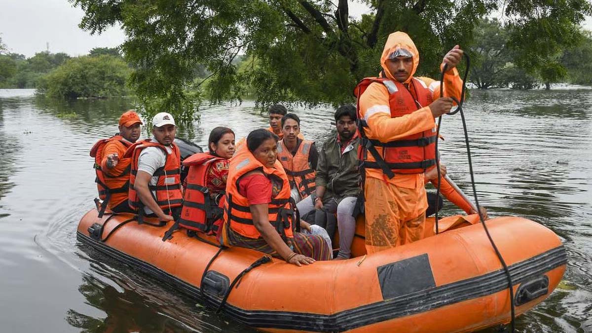 बाढ़ प्रभावित क्षेत्रों में राहत-बचाव के लिए 86 टीमें तैनात, एनडीआरएफ-एसडीआरएफ और पीएसी मोर्चे पर