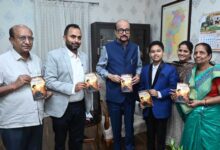 राज्यपाल डेका ने 12 वर्षीय छात्र मास्टर दिव्यांश की पुस्तक ‘थॉट्स अबाउट गॉड‘ का किया विमोचन
