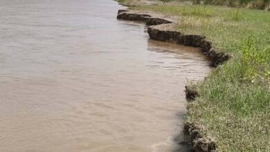 सरयू का जलस्तर खतरे के निशान से 30 सेमी नीचे, घटते पानी के साथ तेज हुआ कटान