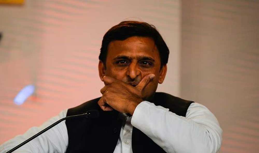 चौतरफा घिरे अखिलेश यादव, अटल जी को श्रद्धांजलि न देने पर मंत्रियों व बीजेपी नेताओं ने साधा निशाना चौतरफा घिरे अखिलेश यादव, अटल जी को श्रद्धांजलि न देने पर मंत्रियों व बीजेपी नेताओं ने साधा निशाना