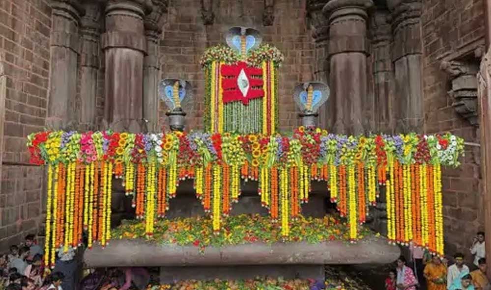 सावन सोमवार-नागपंचमी का दुर्लभ संयोग, भोजपुर में नागेश्वर स्वरूप में सजे महादेव; उज्जैन में 6 लाख भक्तों ने किए दर्शन