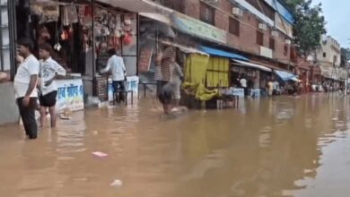 चित्रकूट में उफनी मंदाकिनी, रामघाट की सभी सीढ़ियां डूबीं; दुकानों में घुसा पानी, SDRF तैनात