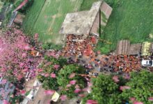 कांवड़ियों पर हेलीकॉप्टर से पुष्पवर्षा, गूंजा हर-हर महादेव का जयघोष