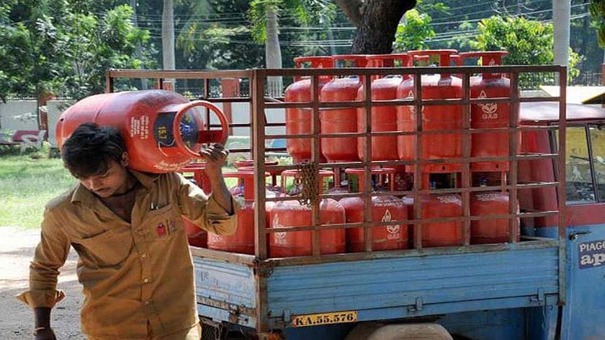 इंडियन ऑयल की नई सुविधा, बुकिंग के 3 घंटे में घर पहुंचेगा LPG सिलेंडर इंडियन ऑयल की नई सुविधा, बुकिंग के 3 घंटे में घर पहुंचेगा LPG सिलेंडर