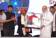 अमित शाह के हाथों NSA अजीत डोभाल को मिला लोकमान्य तिलक अवॉर्ड, पगड़ी पहनाकर किया सम्मानित