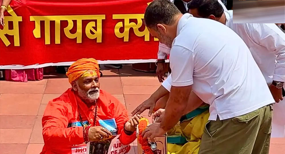 पप्पू यादव के खिलाफ सड़क पर उबाल, शवयात्रा निकली; ‘सिर काटने पर 51 लाख’ का ऐलान पप्पू यादव के खिलाफ सड़क पर उबाल, शवयात्रा निकली; ‘सिर काटने पर 51 लाख’ का ऐलान