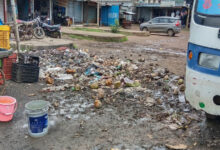 बस स्टैंड बना कचरे का भंडार जिम्मेदार व्यक्ति मौन
