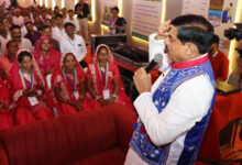 सीएम डॉ. यादव ने कृषि सखियों से किया संवाद, किसान महिलाओं ने बताया कैसे बढ़ी उनकी आय