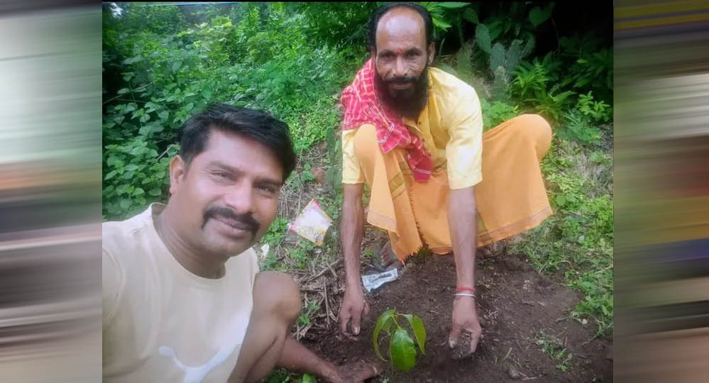 प्रदेश प्रवक्ता बालकिशन विश्वकर्मा ने आम के वृक्ष छतरपुर में लगाए प्रदेश प्रवक्ता बालकिशन विश्वकर्मा ने आम के वृक्ष छतरपुर में लगाए
