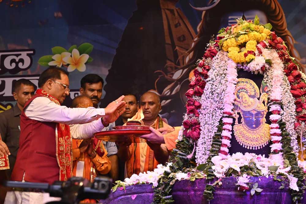 मुख्यमंत्री विष्णु देव साय ने भगवान शिव का रुद्राभिषेक कर प्रदेशवासियों के सुख-समृद्धि और खुशहाली की कामना की मुख्यमंत्री विष्णु देव साय ने भगवान शिव का रुद्राभिषेक कर प्रदेशवासियों के सुख-समृद्धि और खुशहाली की कामना की