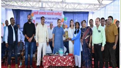 बिलासपुर की ग्रामीण बेटियों का कमाल! दीवार पर थूकते ही बजेगा अलार्म, बारिश में खुद खुलेगा छाता