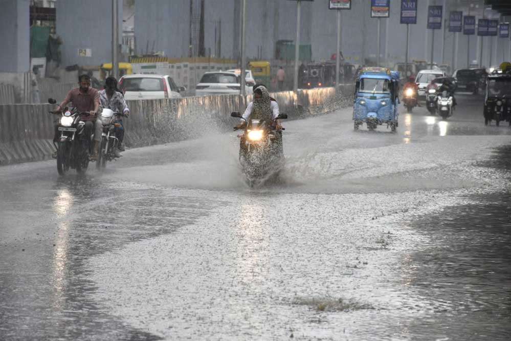 बंगाल की खाड़ी में हलचल से बदला मौसम! ओडिशा, छत्तीसगढ़, MP समेत 25 राज्यों में 3 दिन भारी बारिश का अलर्ट