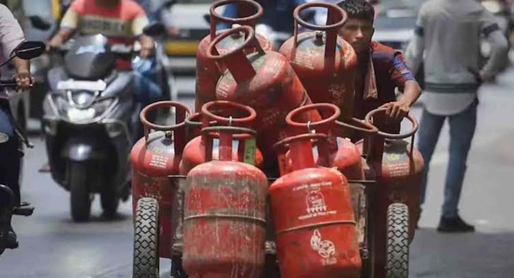 एलपीजी संकट से निपटने के लिए मोदी सरकार का बड़ा फैसला, कंपनियों को मिला उत्पादन लक्ष्य