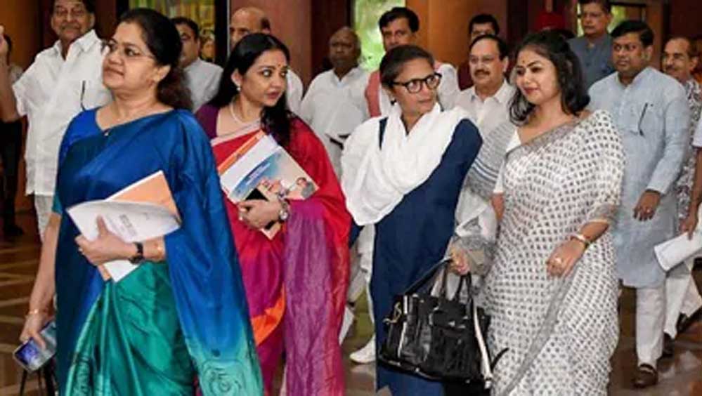 सुप्रीम कोर्ट के नोटिस के बाद ओम बिरला भी एक्शन में, TMC के बागी सांसदों से 7 दिन में जवाब तलब