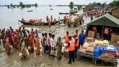 बाढ़ प्रभावितों तक तेजी से पहुंच रही राहत, 16 जिलों में मदद से जुड़ा अभियान जारी