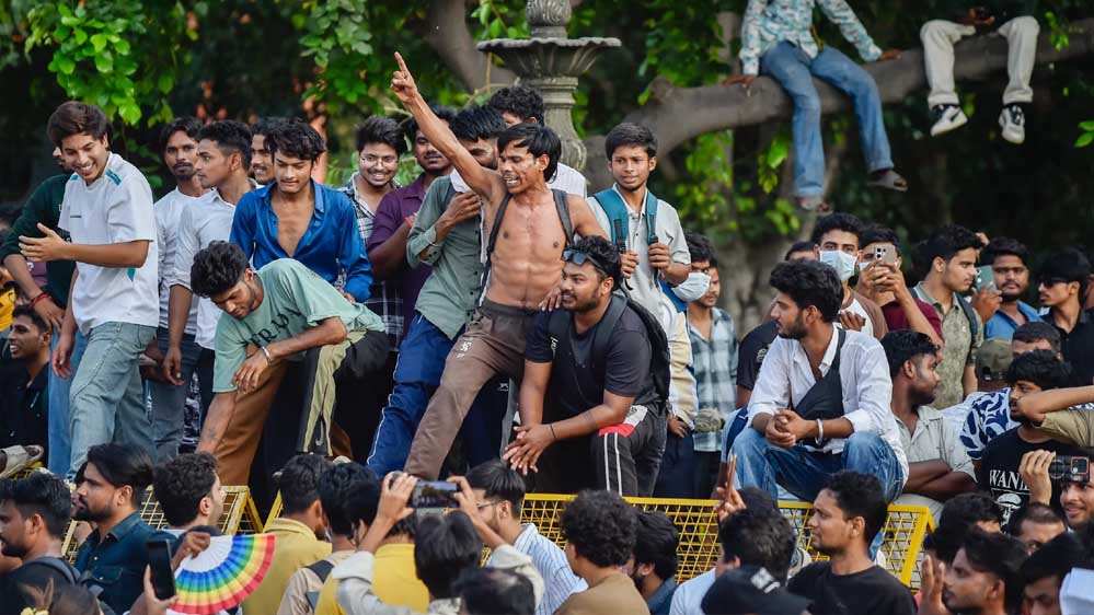 MOTN Survey: Gen-Z के लिए नौकरी सबसे बड़ा मुद्दा, 53 फीसदी युवाओं ने बताई पहली प्राथमिकता