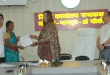 रायपुर में नक्सल पीड़ित 5 परिवारों को मिली शासकीय सेवा, कलेक्टर ने सौंपे नियुक्ति पत्र