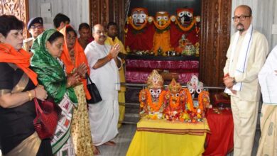 रायपुर : रक्षाबंधन पर राज्यपाल रमेन डेका ने भगवान जगन्नाथ के दर्शन कर बांधा रक्षासूत्र
