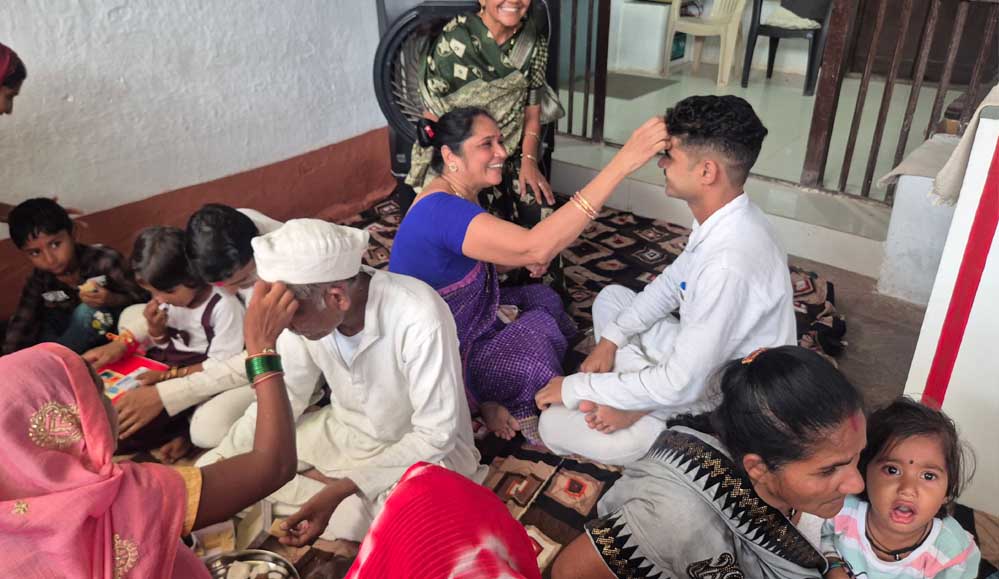 रक्षाबंधन पर भोपाल सेंट्रल जेल में खास इंतजाम, बहनों ने भाइयों से मिलकर बांधी राखी