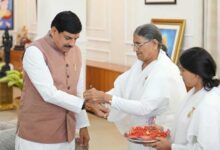 मुख्यमंत्री डॉ. यादव को बहनों ने बांधे रक्षा सूत्र, माउंट आबू संगोष्ठी का दिया आमंत्रण