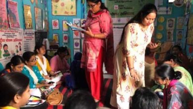 चुनावी साल में योगी सरकार का बड़ा दांव, आंगनबाड़ी कार्यकर्ताओं और सहायिकाओं का मानदेय डेढ़ गुना करने की तैयारी